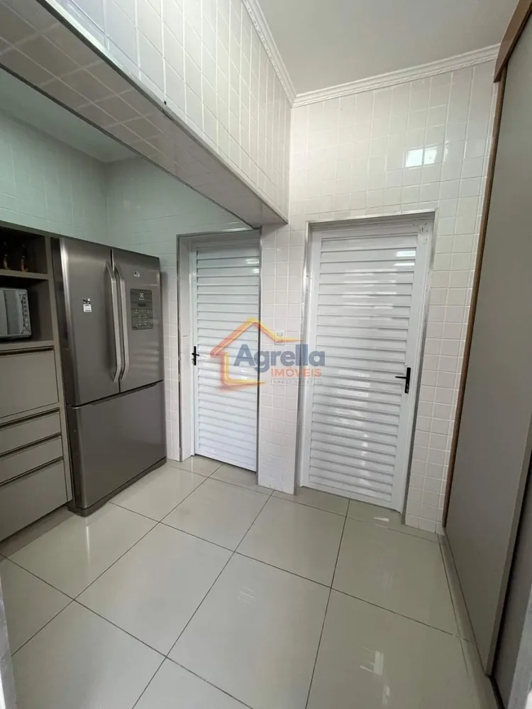 Casa, 3 quartos, 252 m² - Foto 4
