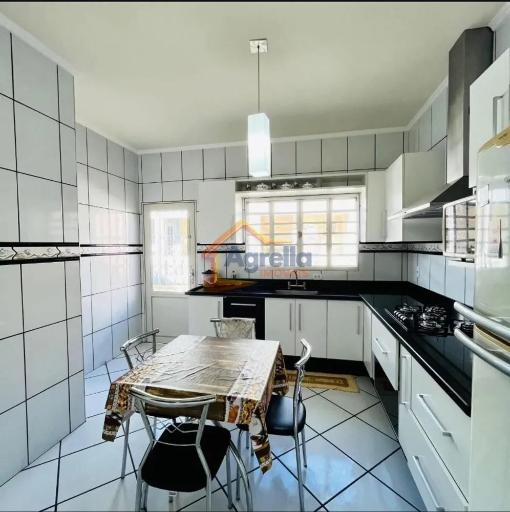 Casa, 3 quartos, 180 m² - Foto 1