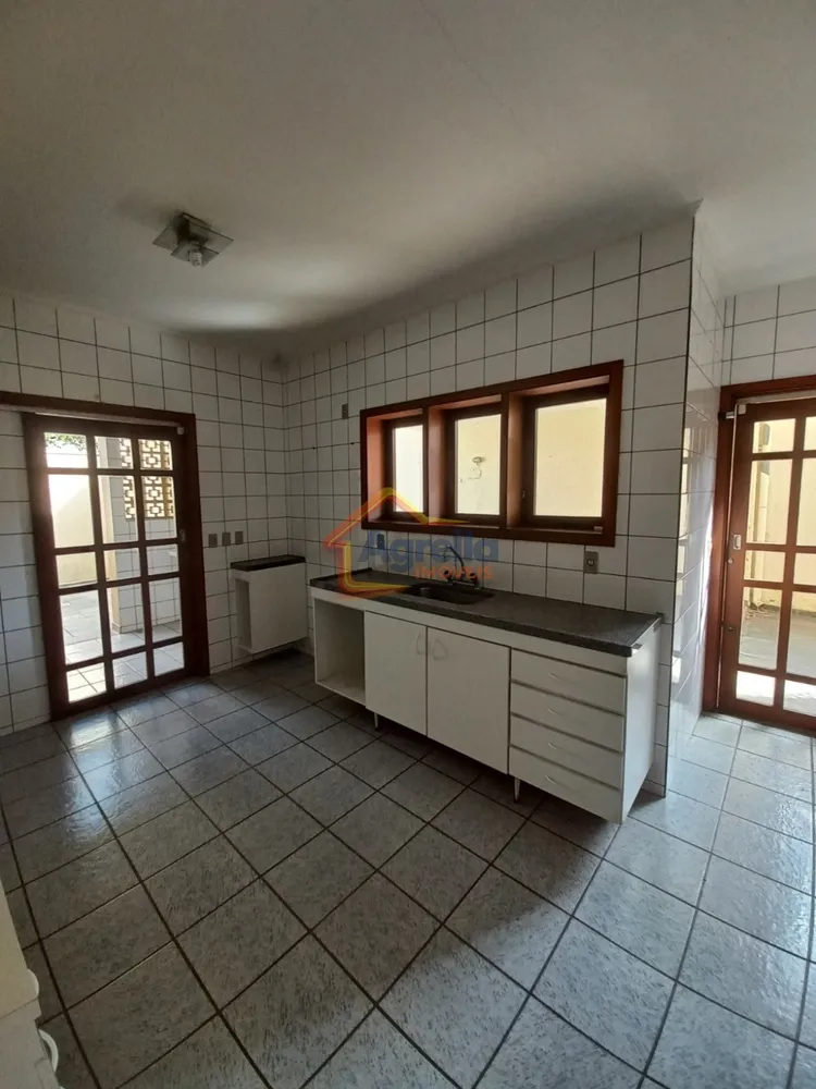 Casa, 3 quartos, 200 m² - Foto 1
