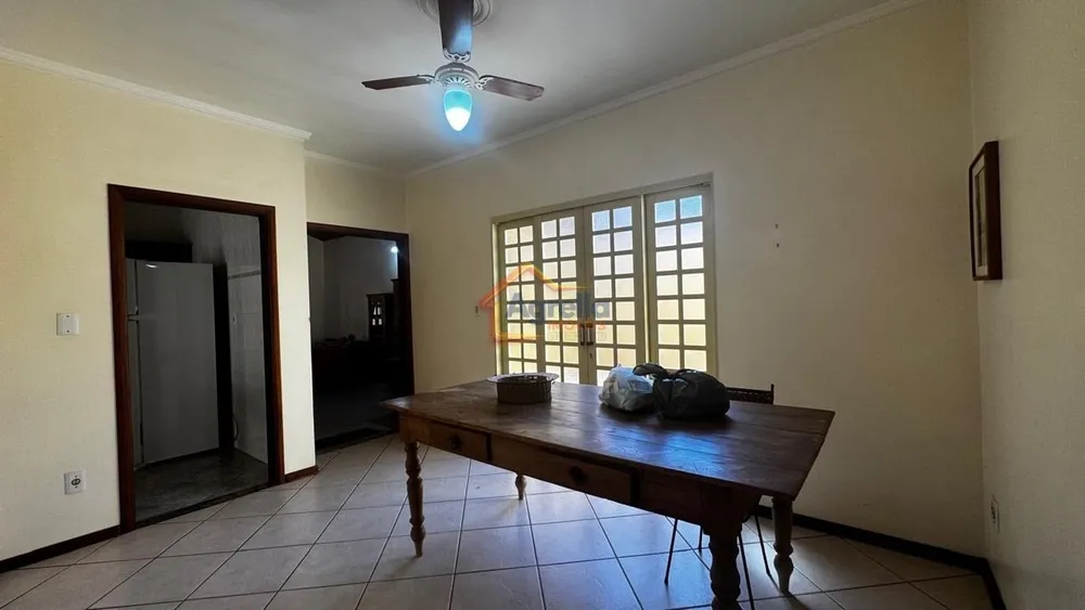 Casa, 3 quartos, 224 m² - Foto 1