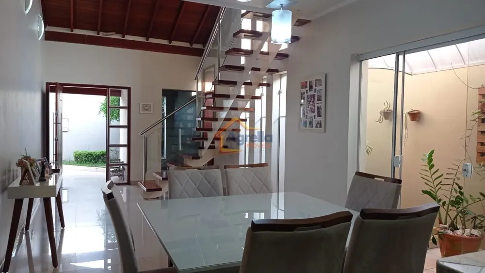 Casa, 3 quartos, 260 m² - Foto 1