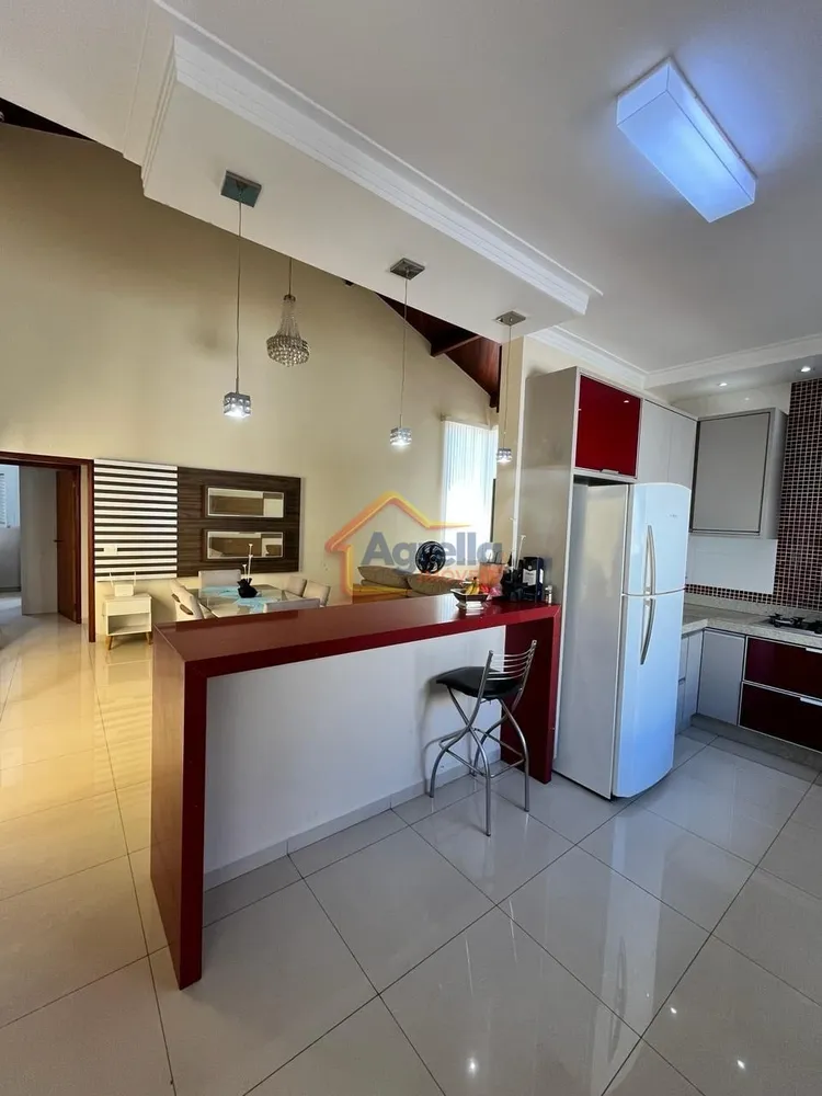 Casa, 3 quartos, 310 m² - Foto 2