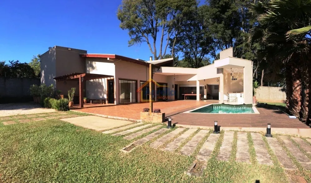 Chácara, 3 quartos, 202 m² - Foto 1