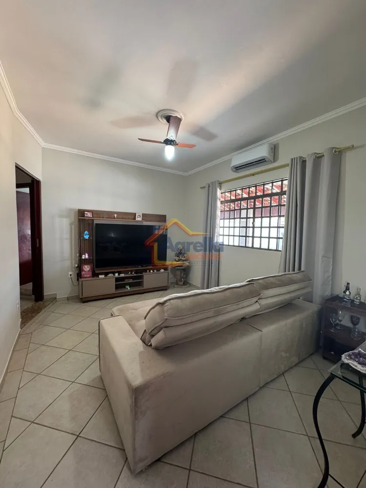 Casa, 3 quartos, 217 m² - Foto 1