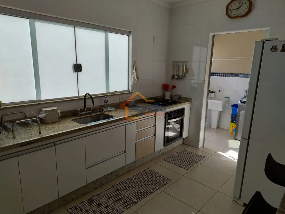 Casa, 3 quartos, 220 m² - Foto 2