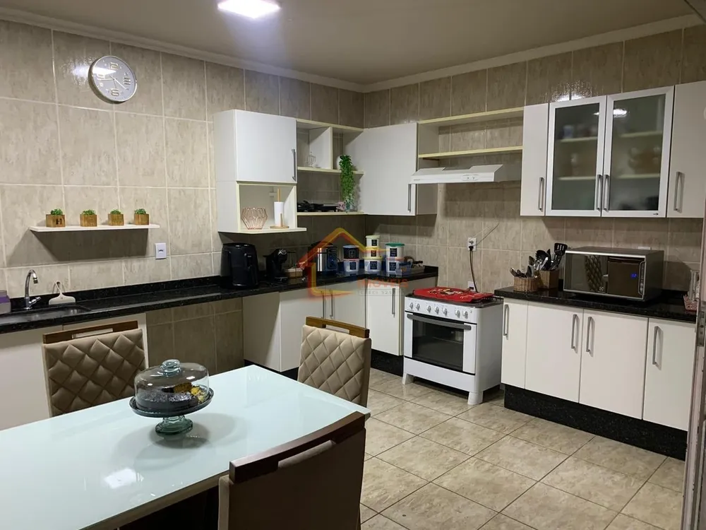 Casa, 3 quartos, 235 m² - Foto 3