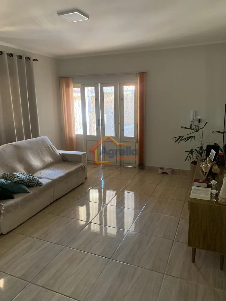 Casa, 3 quartos, 235 m² - Foto 2