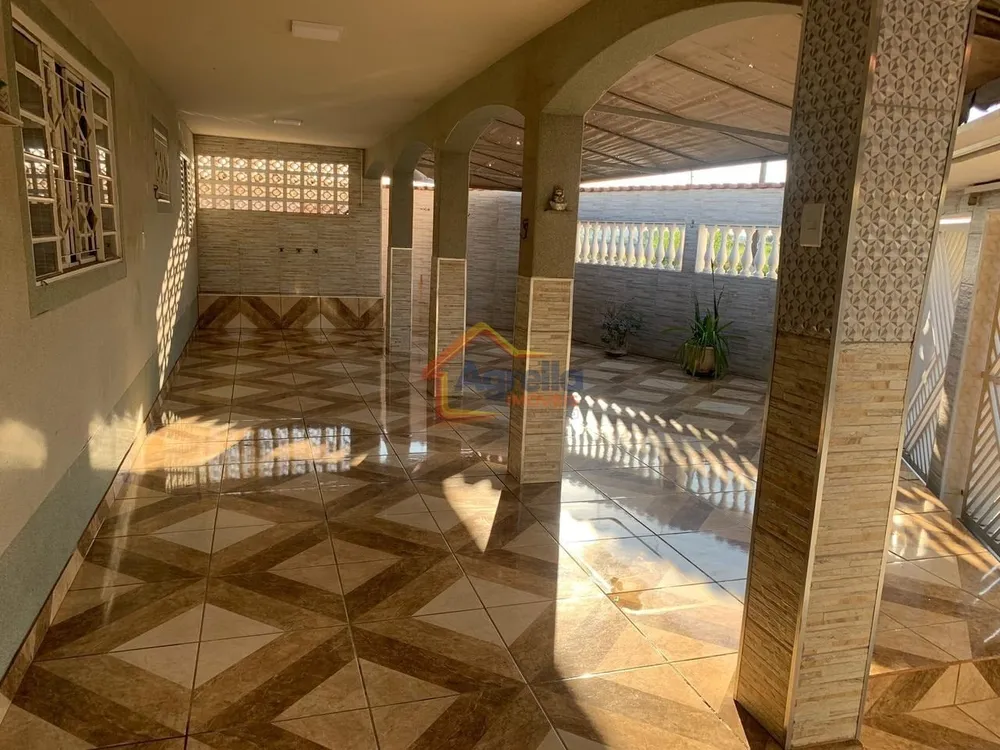 Casa, 3 quartos, 235 m² - Foto 1