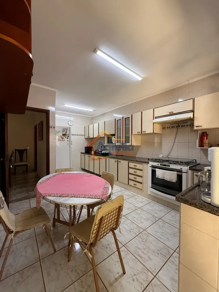 Casa, 3 quartos, 211 m² - Foto 2