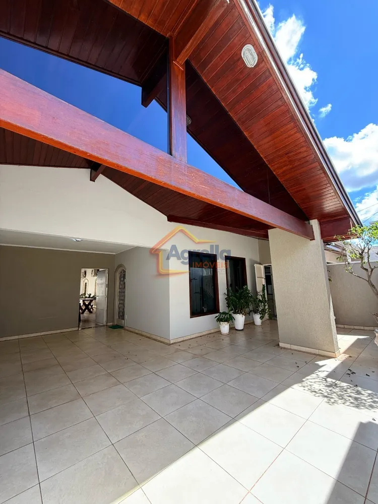 Casa, 3 quartos, 211 m² - Foto 1
