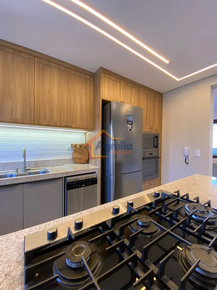 Sobrado, 3 quartos, 218 m² - Foto 1