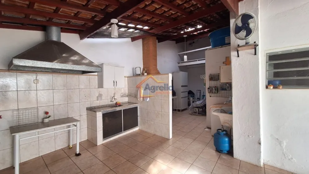 Casa, 4 quartos, 243 m² - Foto 1