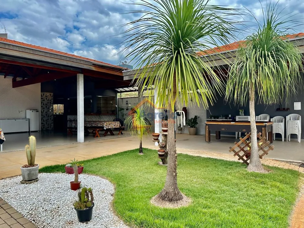 Casa, 1 quarto, 194 m² - Foto 1