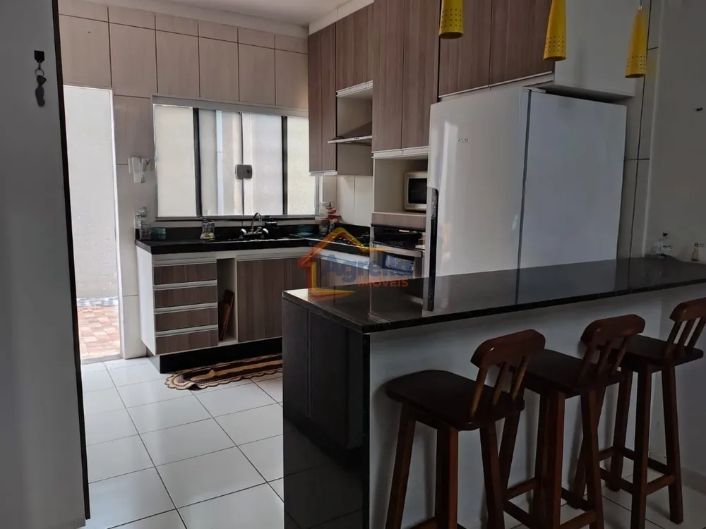 Casa, 3 quartos, 164 m² - Foto 2