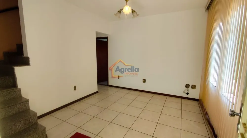Casa, 4 quartos, 210 m² - Foto 1