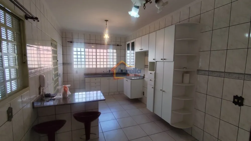 Casa, 4 quartos, 210 m² - Foto 3