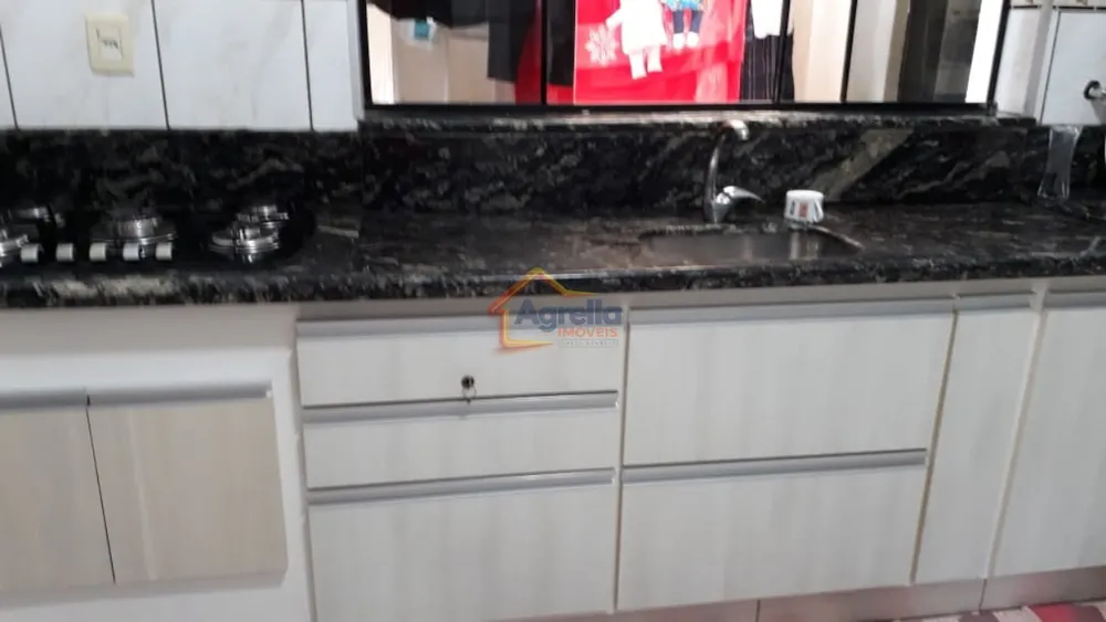 Casa, 4 quartos, 246 m² - Foto 2