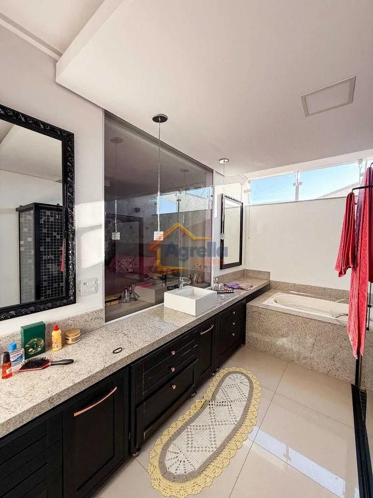 Sobrado, 3 quartos, 263 m² - Foto 1