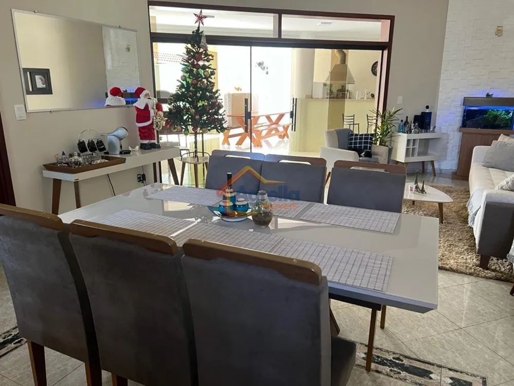 Casa, 3 quartos, 232 m² - Foto 1