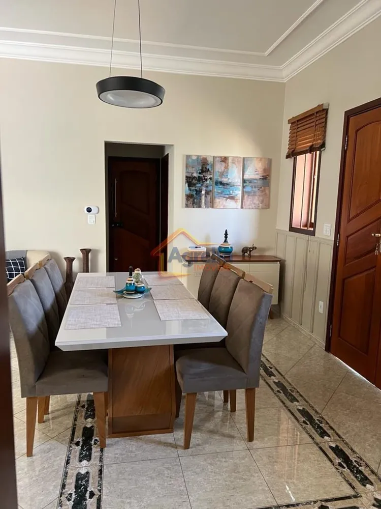 Casa, 3 quartos, 232 m² - Foto 2