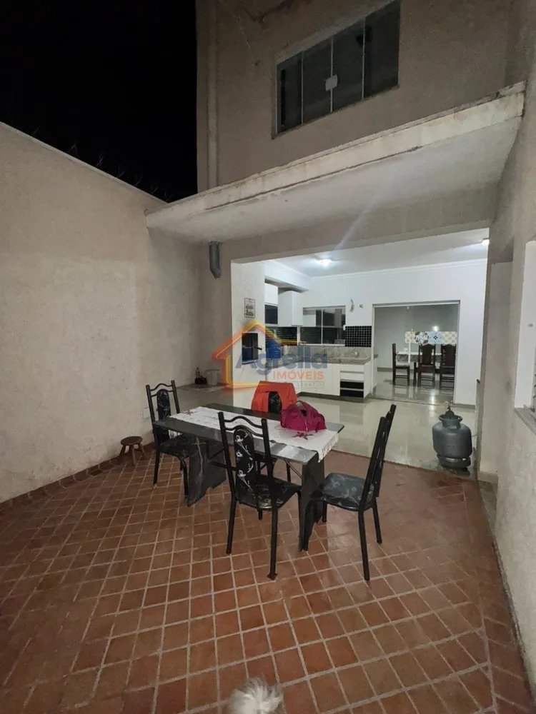 Casa, 3 quartos, 217 m² - Foto 2