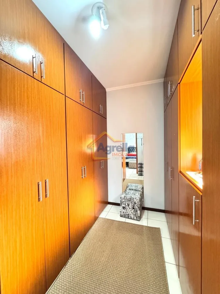 Casa, 3 quartos, 228 m² - Foto 4