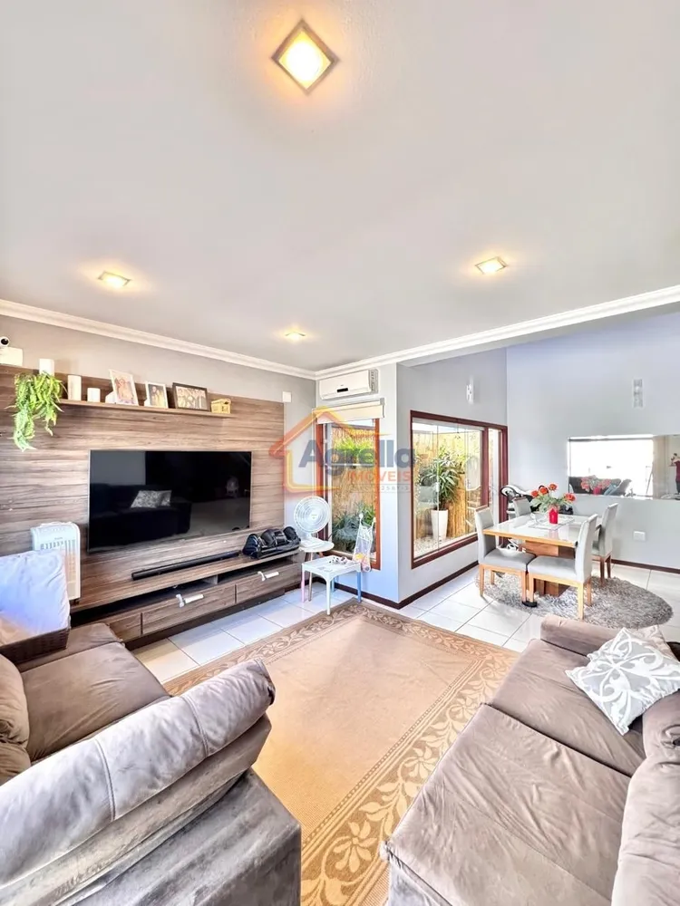 Casa, 3 quartos, 228 m² - Foto 1