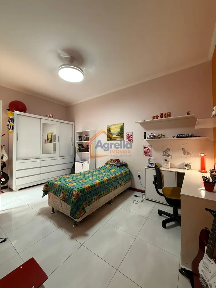 Casa, 3 quartos, 220 m² - Foto 1