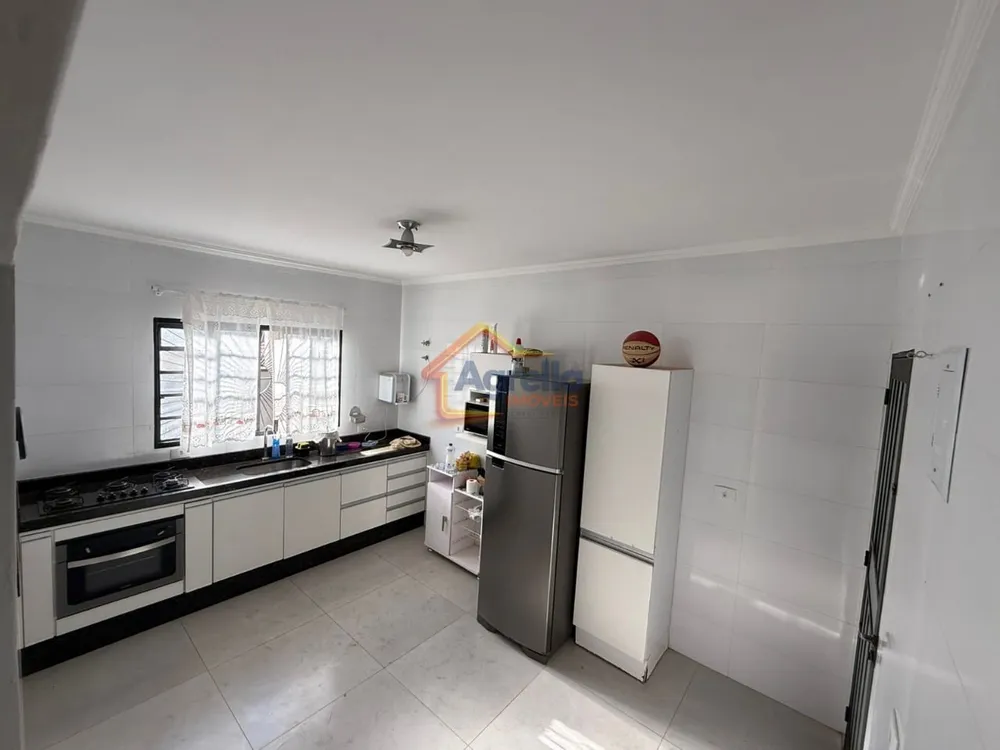 Casa, 3 quartos, 209 m² - Foto 4