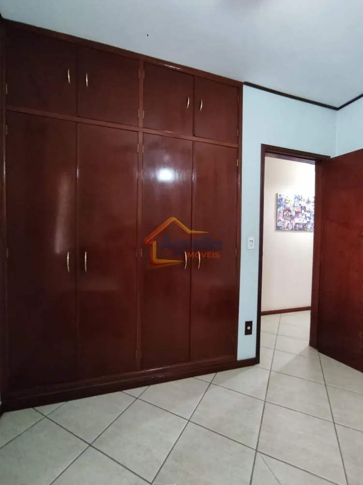 Casa, 3 quartos, 211 m² - Foto 2