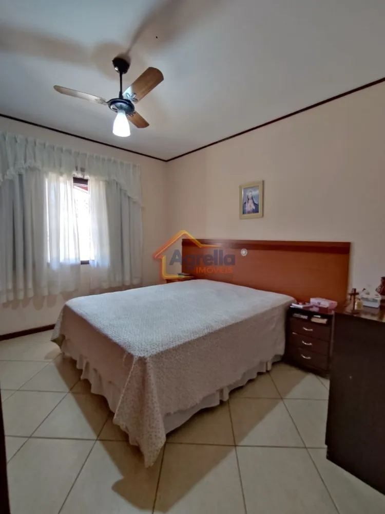 Casa, 3 quartos, 211 m² - Foto 1