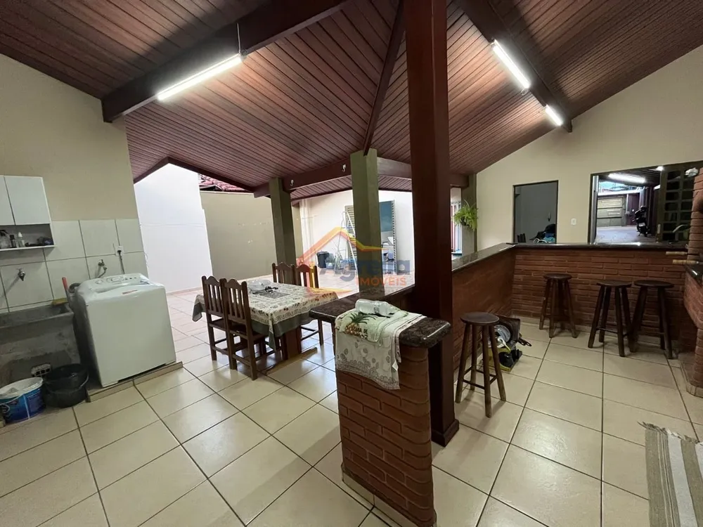 Casa, 3 quartos, 233 m² - Foto 2