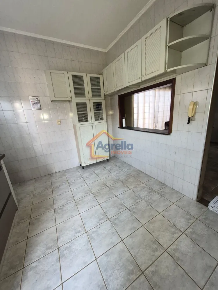 Casa, 3 quartos, 250 m² - Foto 2