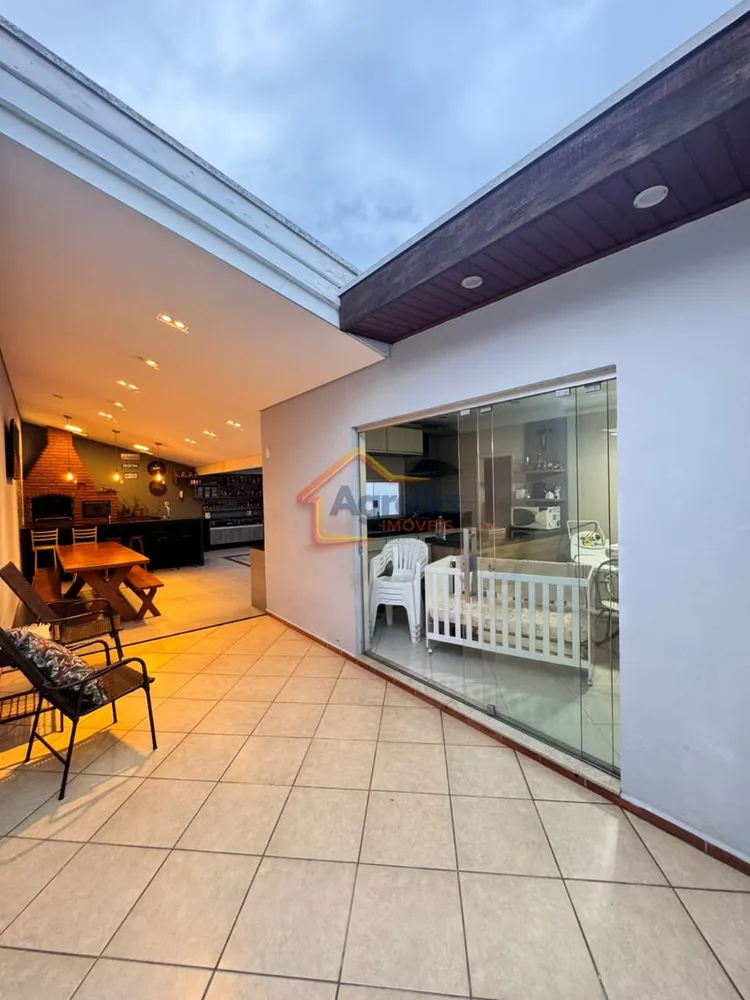 Casa, 3 quartos, 169 m² - Foto 1