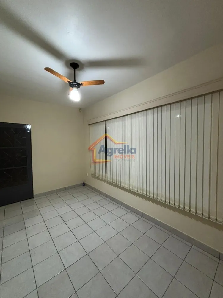 Casa, 3 quartos, 200 m² - Foto 2