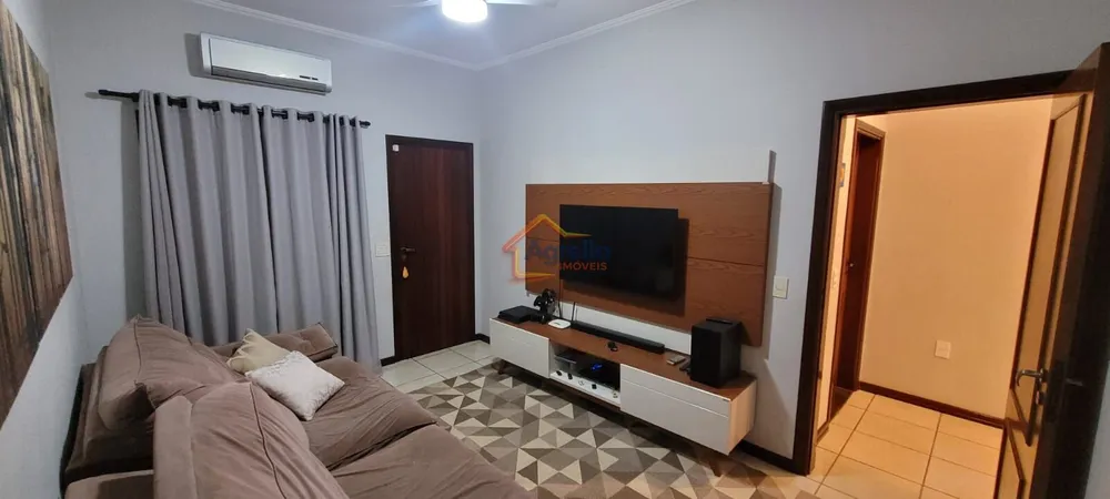 Casa, 3 quartos, 243 m² - Foto 1