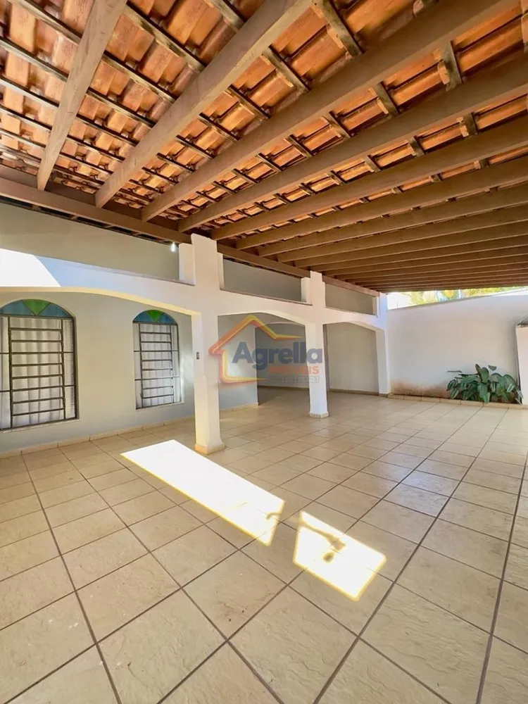 Casa, 3 quartos, 258 m² - Foto 1