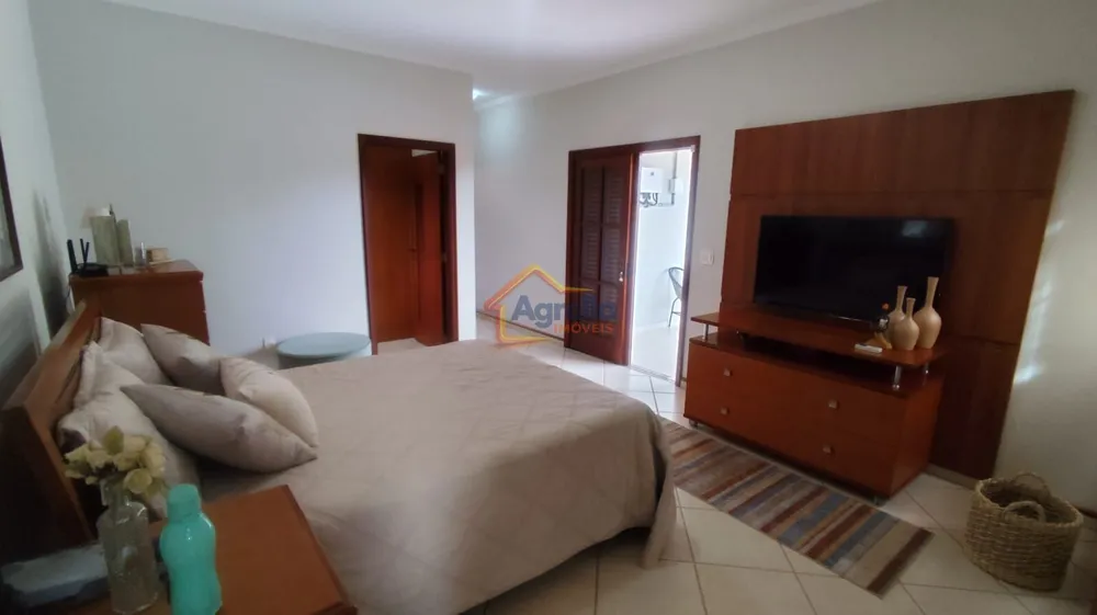 Chácara, 4 quartos, 2500 m² - Foto 1