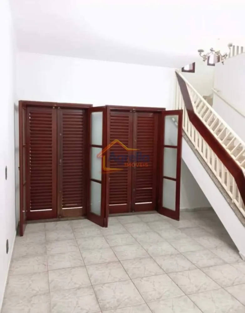 Casa, 3 quartos, 235 m² - Foto 1