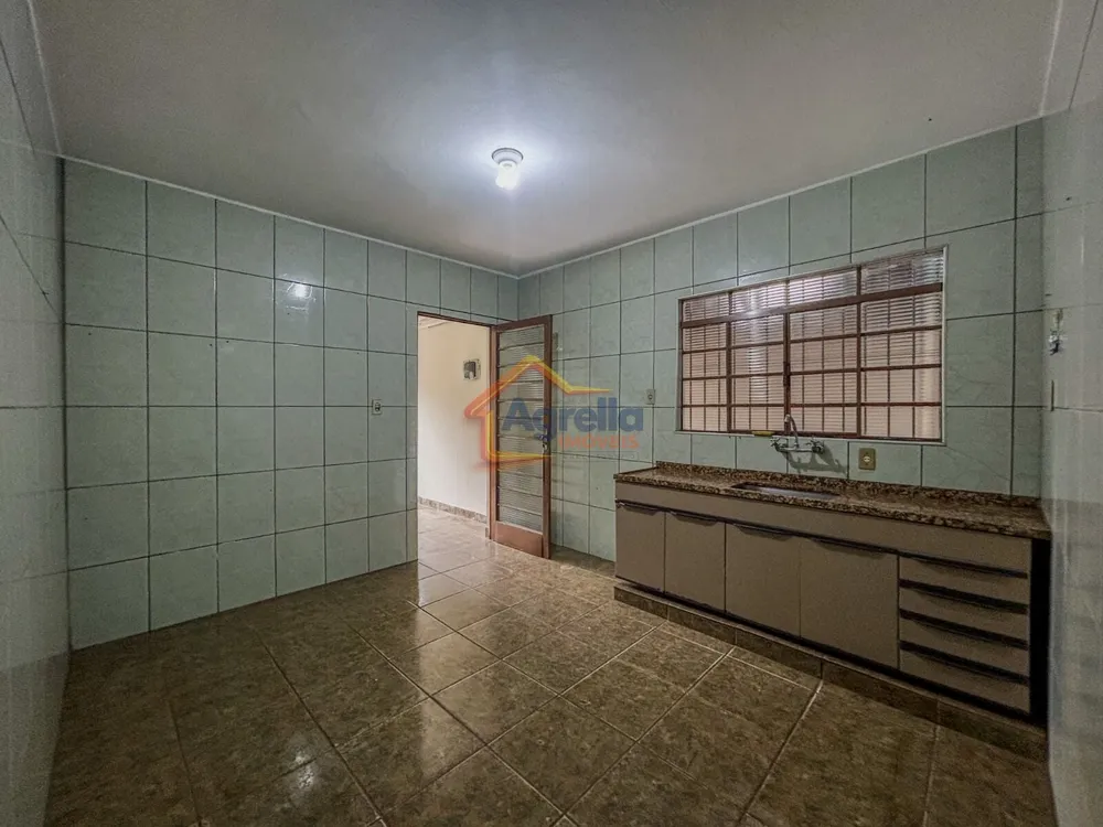 Casa, 3 quartos, 220 m² - Foto 2