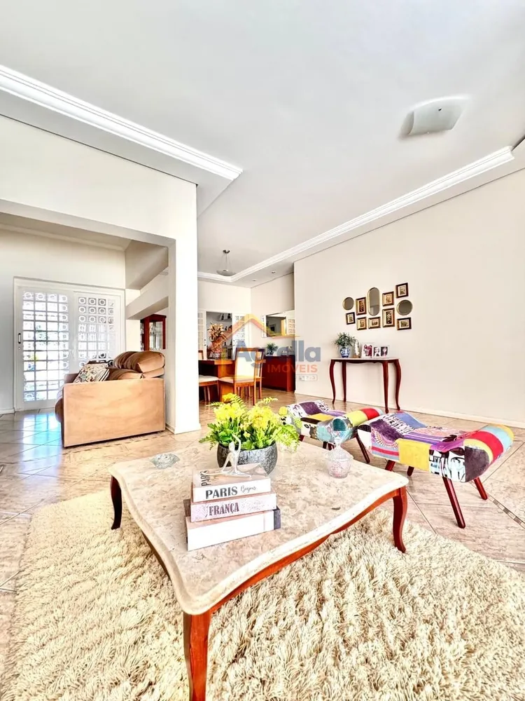 Casa, 4 quartos, 213 m² - Foto 1