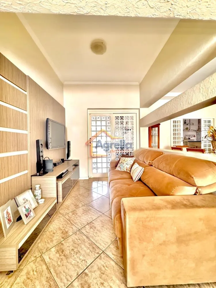 Casa, 4 quartos, 213 m² - Foto 2
