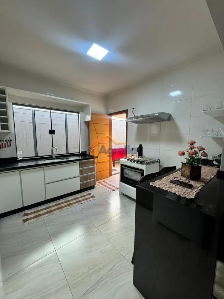 Casa, 3 quartos, 135 m² - Foto 2