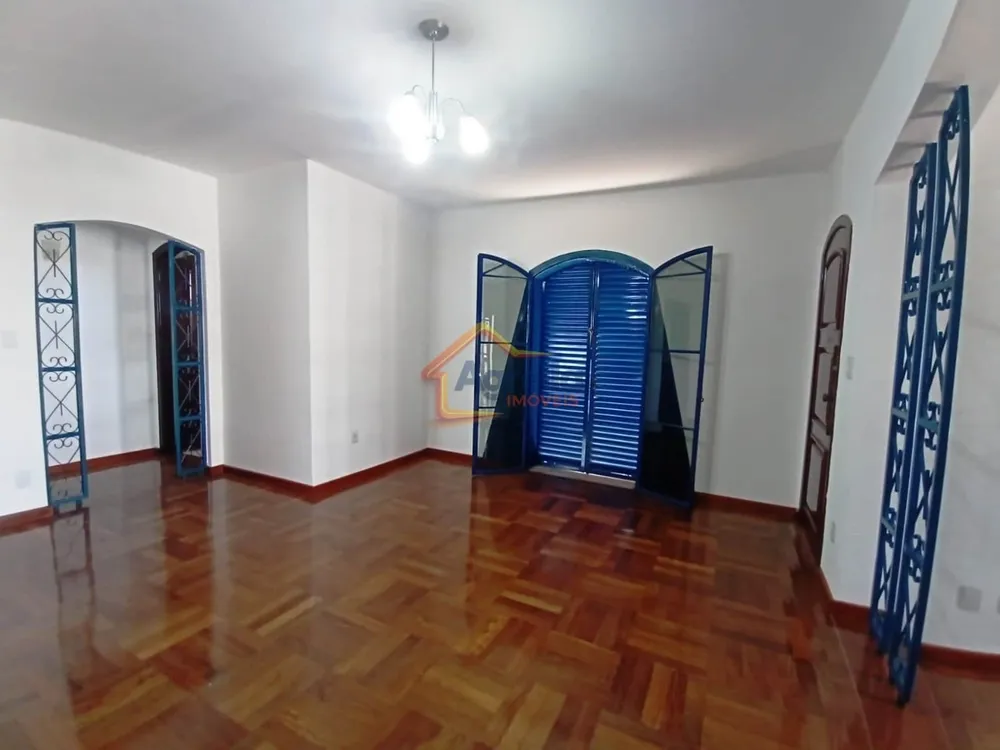 Casa, 3 quartos, 252 m² - Foto 1