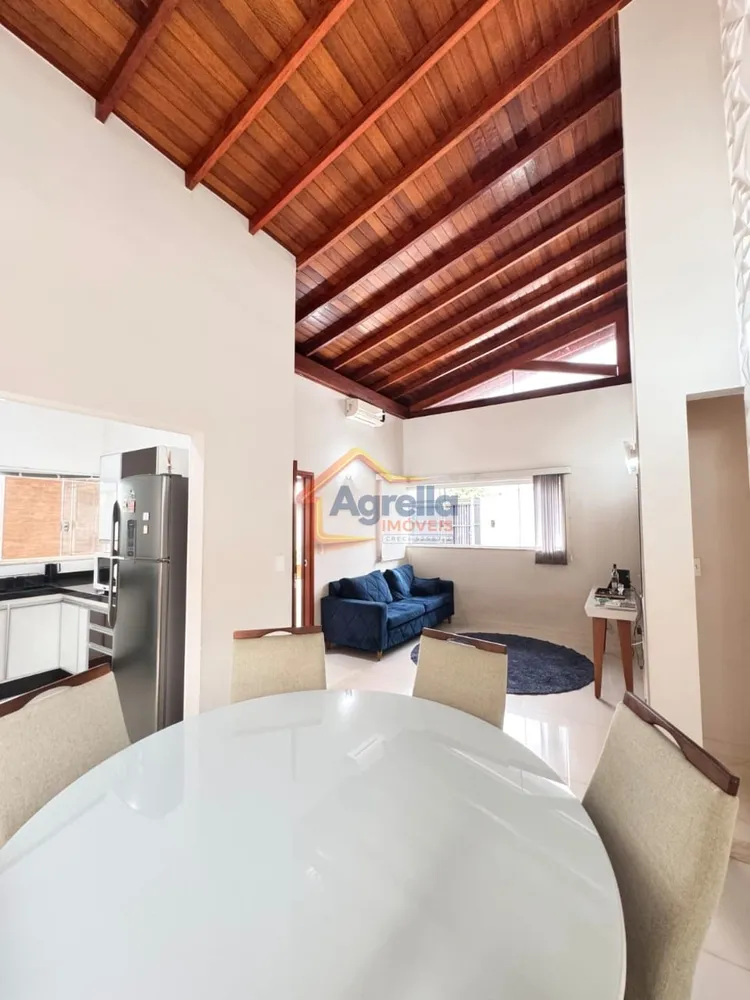 Casa, 4 quartos, 220 m² - Foto 1