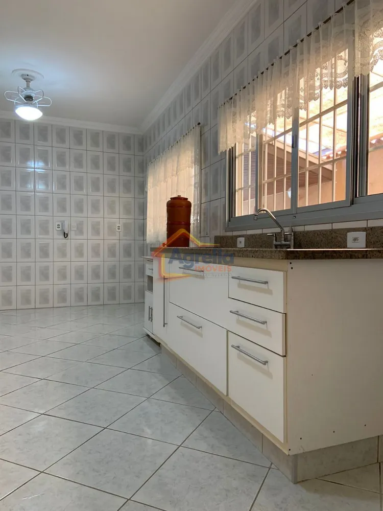 Casa, 3 quartos, 240 m² - Foto 1