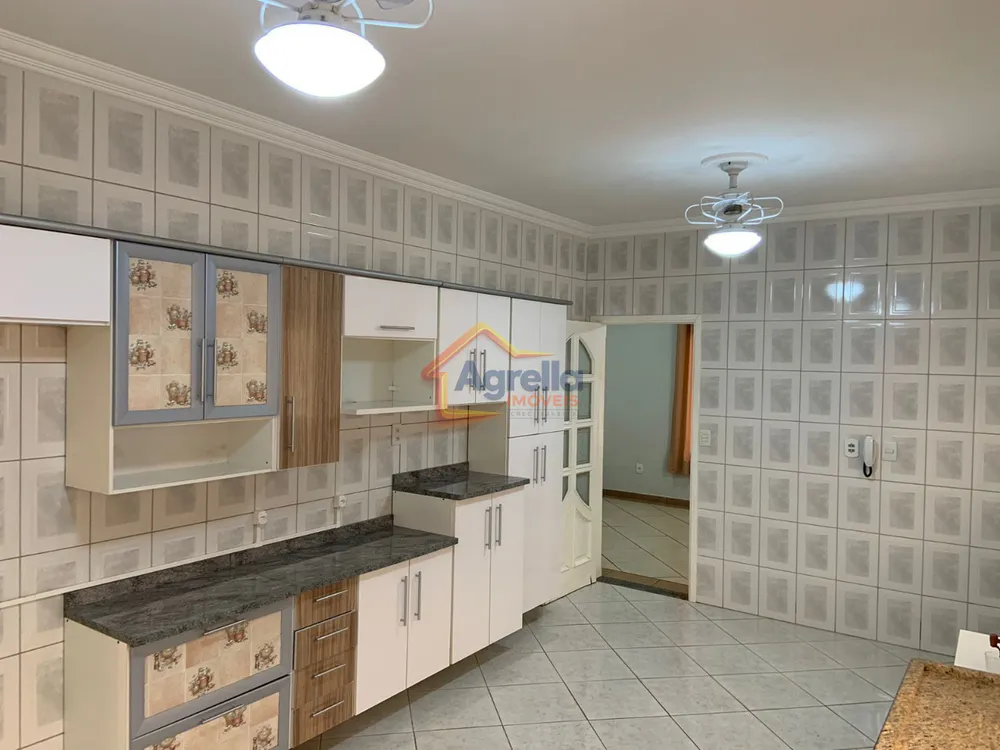 Casa, 3 quartos, 240 m² - Foto 1