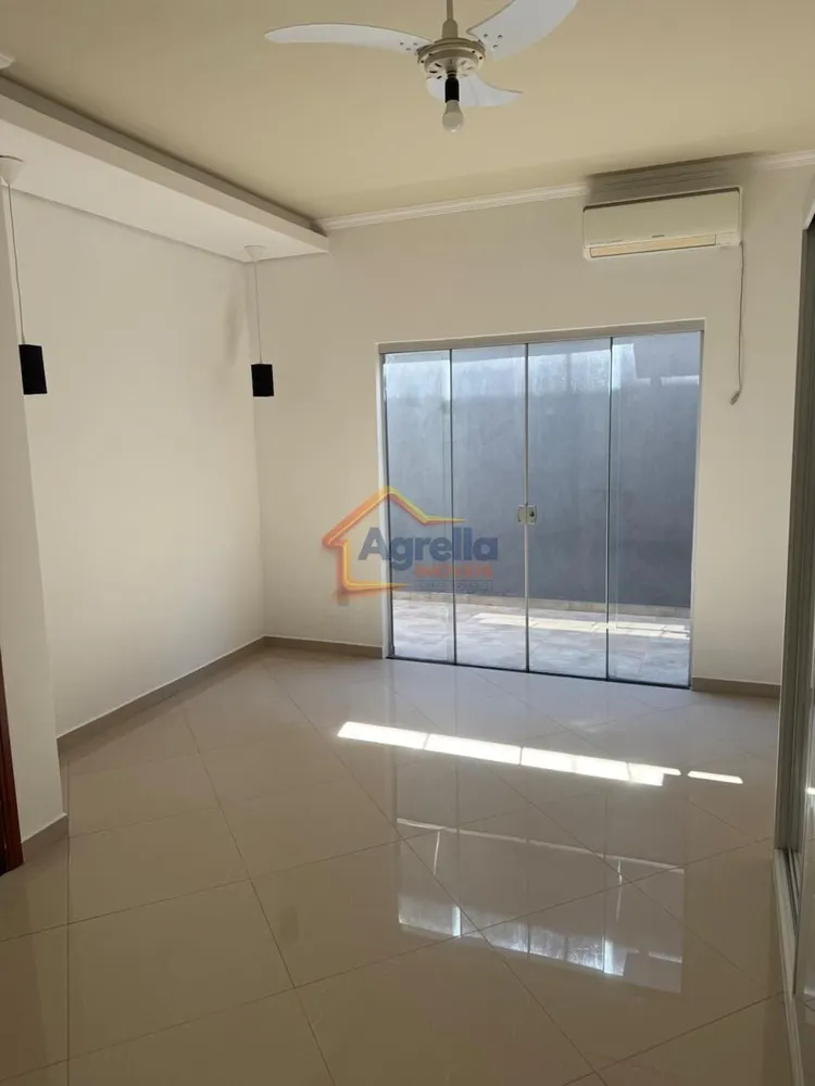Casa, 3 quartos, 230 m² - Foto 2