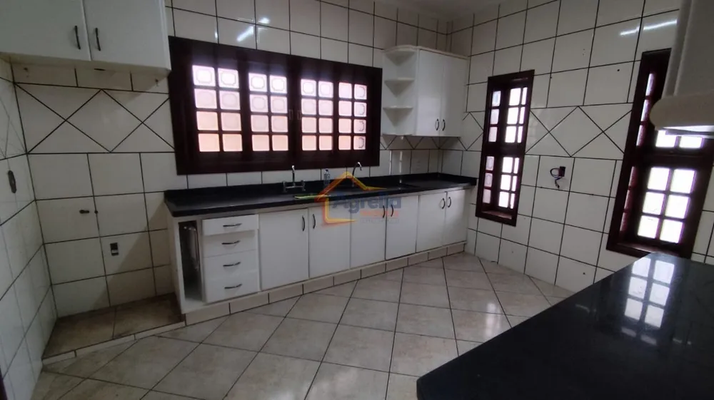 Casa, 3 quartos, 198 m² - Foto 2
