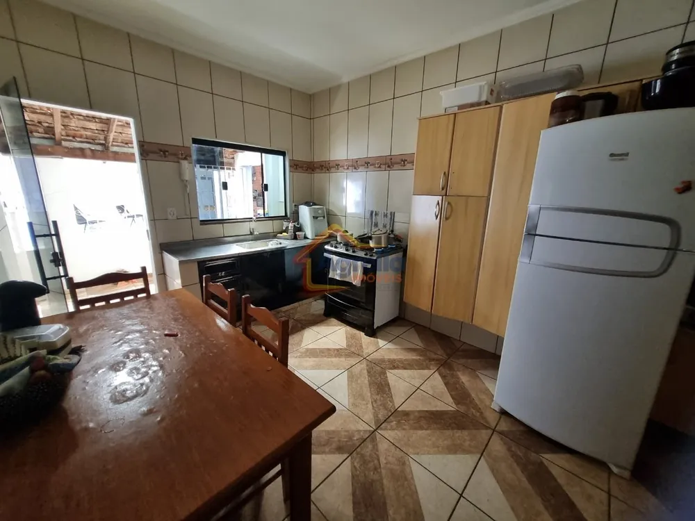 Casa, 3 quartos, 227 m² - Foto 2